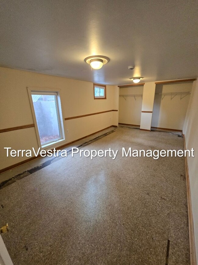 Building Photo - Now Showing for 2026-2027 School Year! 6 B...