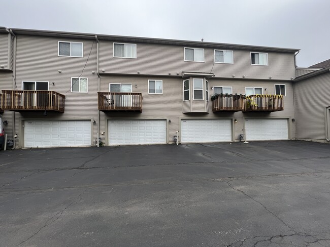 Building Photo - 1046 Chadwick Dr