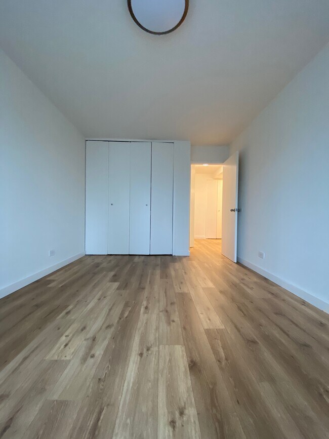BEDROOM - 44 W 95th St