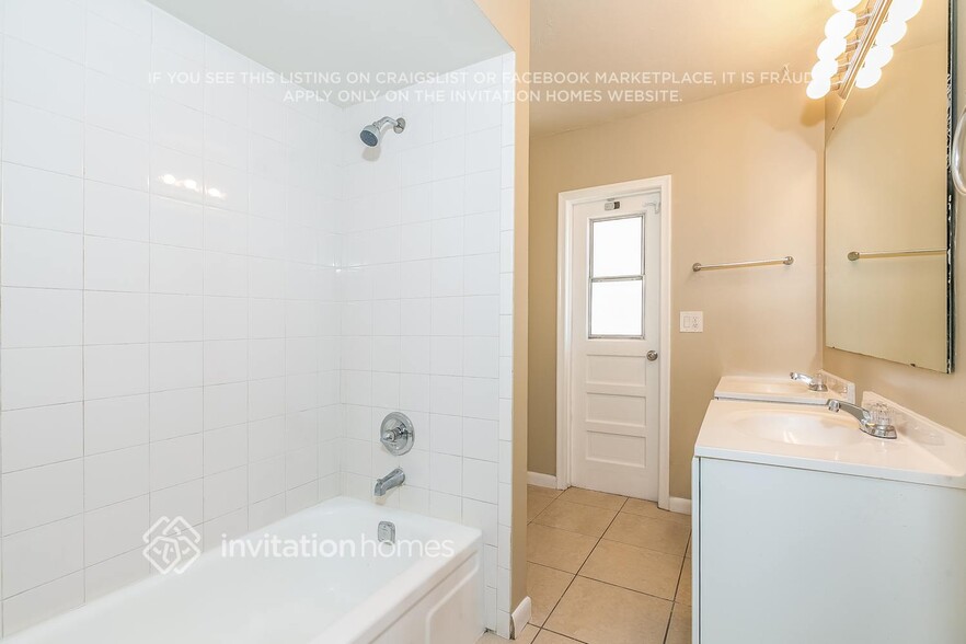 Building Photo - 3224 NW 118th Ln