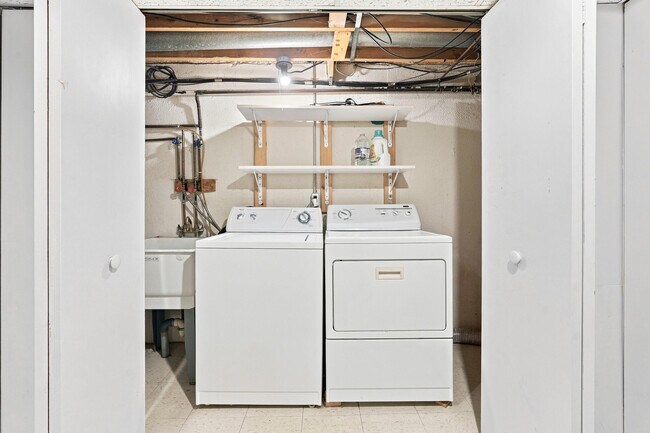 Building Photo - 5141 Buckingham Pl Dr