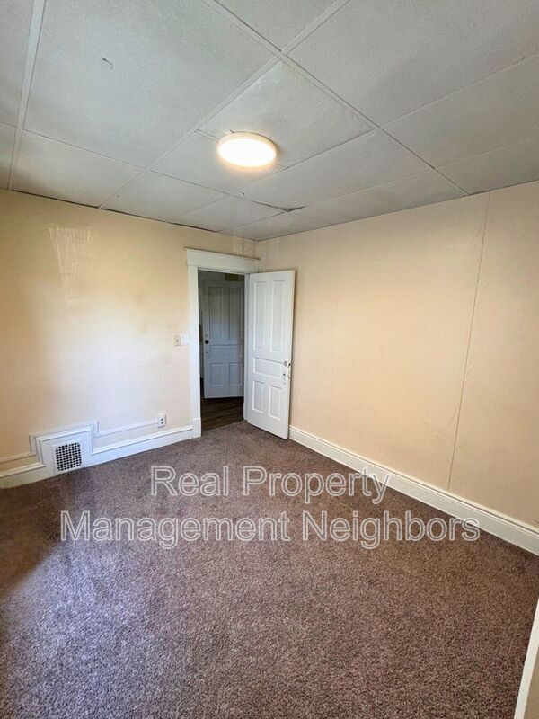 Building Photo - 216 Lafayette Ave NE