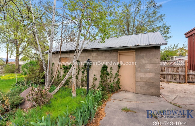 Building Photo - Charming Tooele Rambler with HUGE backyard!