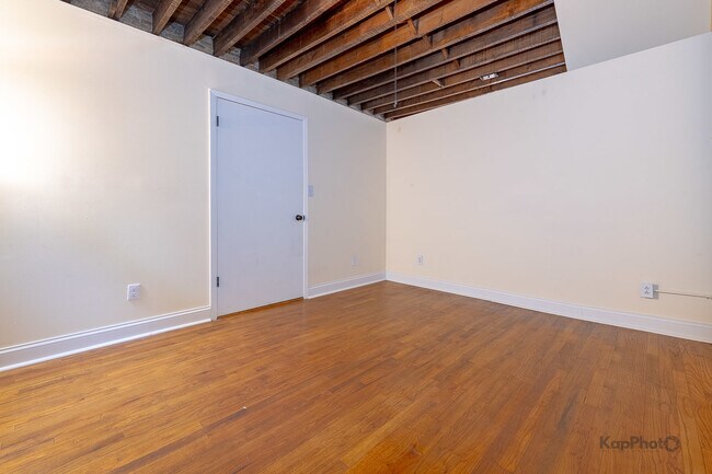 Building Photo - 2955 N Spaulding Ave