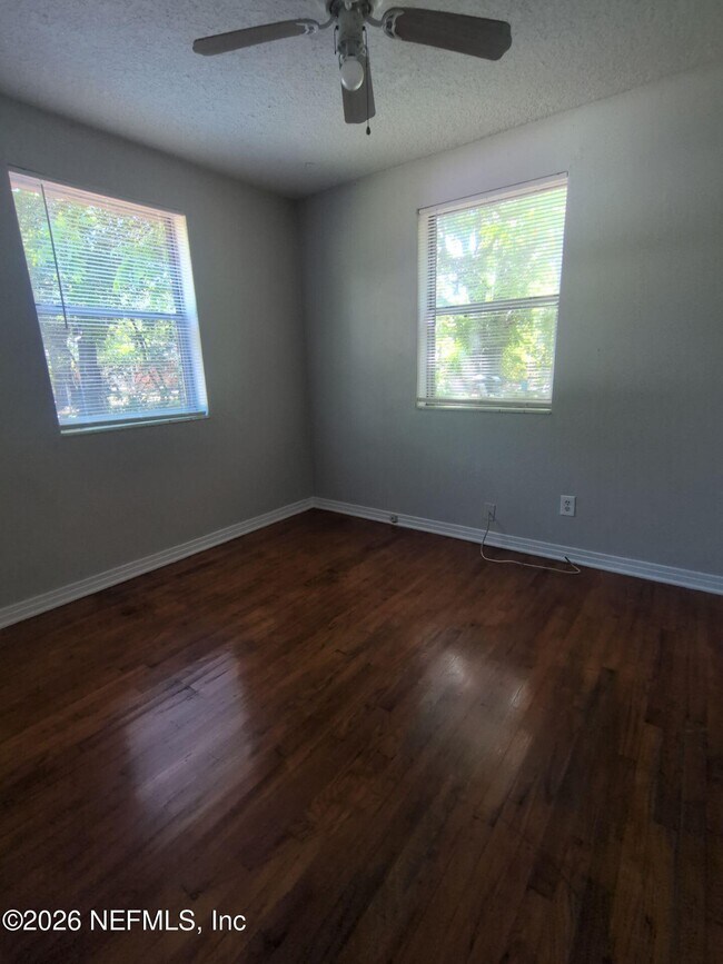 Building Photo - 3350 Sunnybrook Ave N