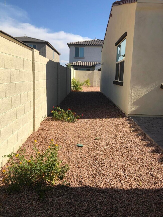 Building Photo - 9553 E Theia Dr