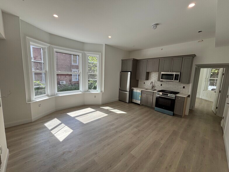 Kitchen - 261 Bradley St
