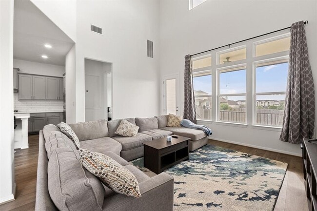 Building Photo - 6520 Verona Pl