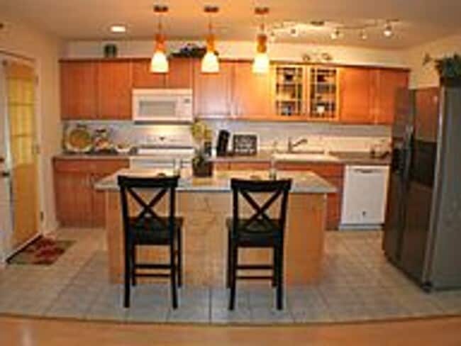 Building Photo - Spacious 3 bedroom 2.5 bath in Squirrel Hill!