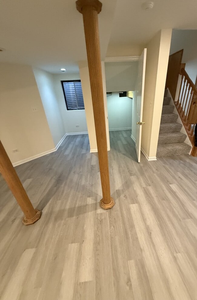 Building Photo - 2819 White Thorn Cir