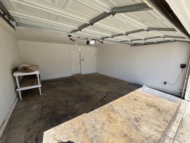 Building Photo - Gorgeous 4Bed/2Bath Home located in Sunris...