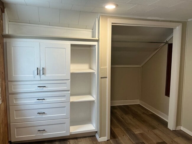 Building Photo - 167 S Main St