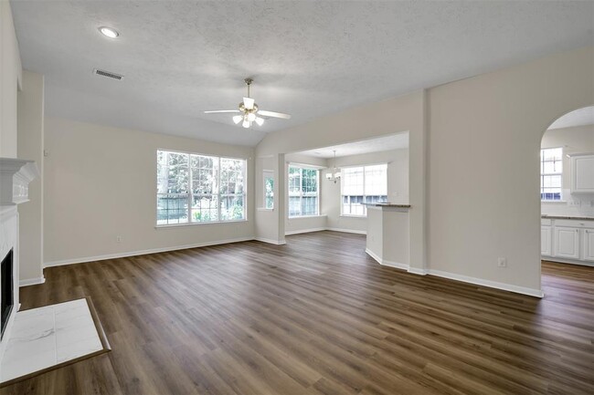 Building Photo - 59 Hidden Meadow Dr