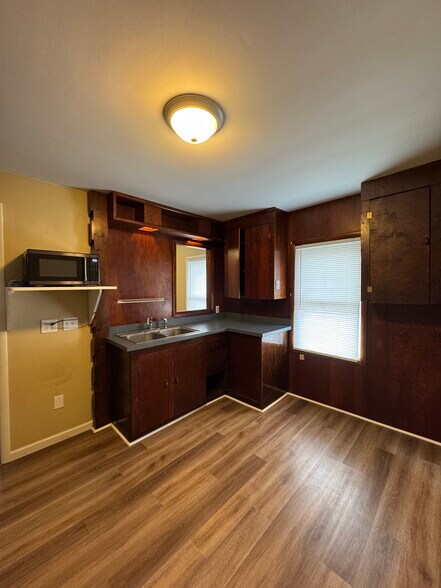 Building Photo - 203 Church St