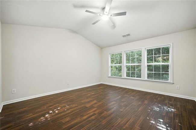 Building Photo - 215 Friars Head Dr NE