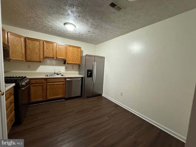 Building Photo - 1604 Briarview Ct