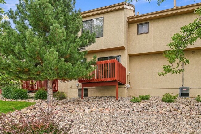Building Photo - 2027 Bristlecone Dr