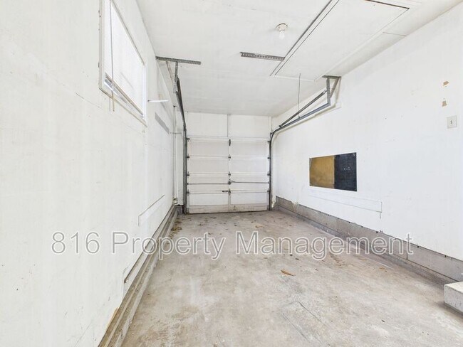 Building Photo - 6903 E 113 Terrace