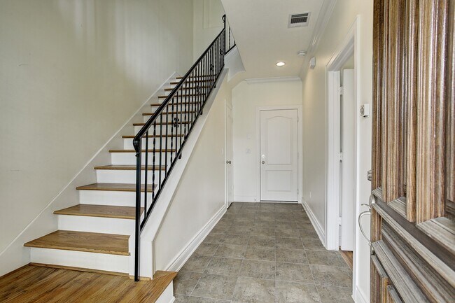 Building Photo - 1403 Rosedale St