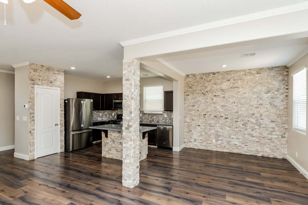 Building Photo - 7458 Earnshaw Ave