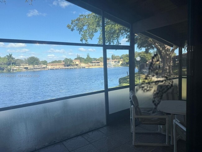 Building Photo - 412 Briarwood Cir