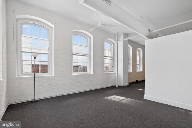 Building Photo - 408 Vine St