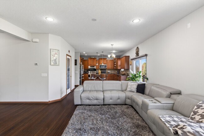 Building Photo - 15275 Plumstone Dr