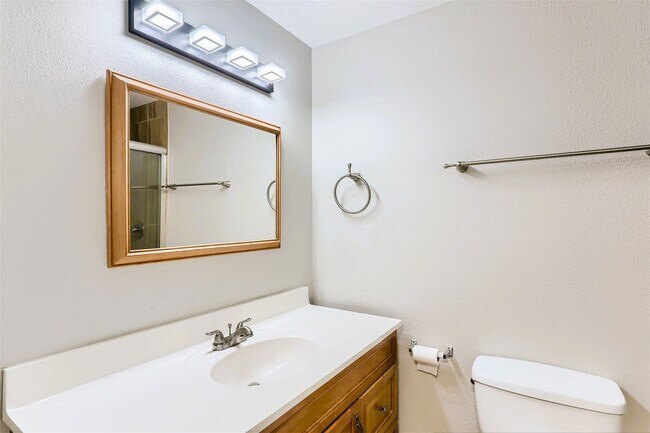 Building Photo - AVAILABLE AUGUST 1, 2026 >> Stunning 2BR/2BA Condo For Rent in Bellevue!! W/S/G Included!!!