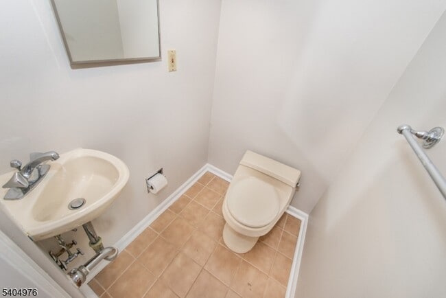 Building Photo - 22 Carolin Rd