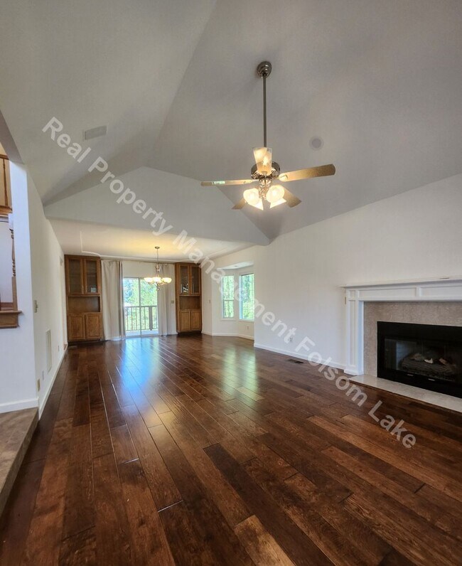 Building Photo - Beautiful 4bd 3ba home in Los Cerros Neigh...