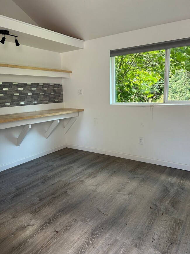 Building Photo - 3bd/2.5ba Redmond Home