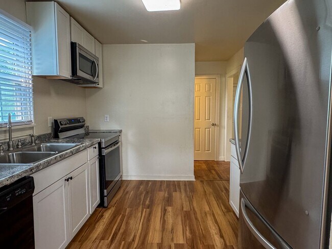 Building Photo - 1809 Geffert Dr