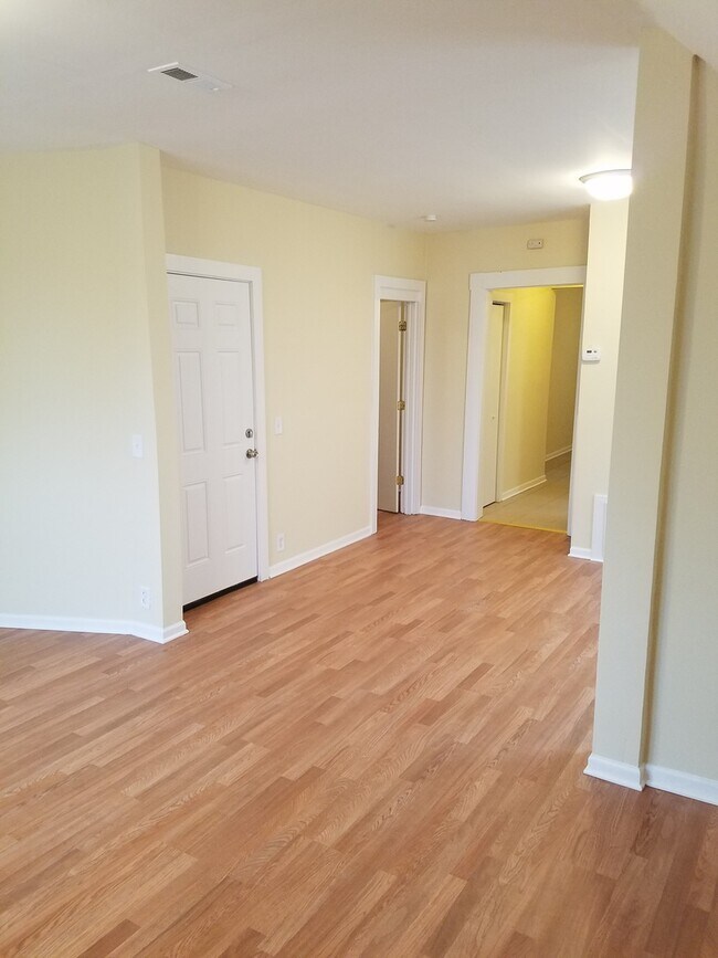 Building Photo - 3515 W McLean Ave