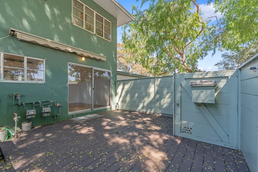 Building Photo - 5146 Village Grn