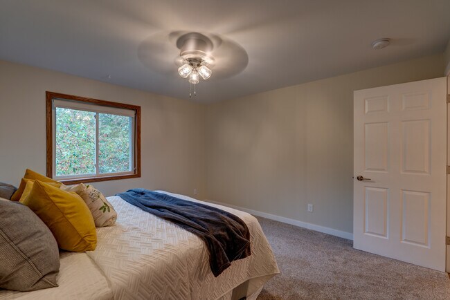 Building Photo - 211 Parkway Dr