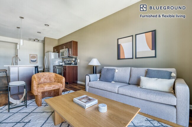 Building Photo - 11501 Century Oaks Terrace