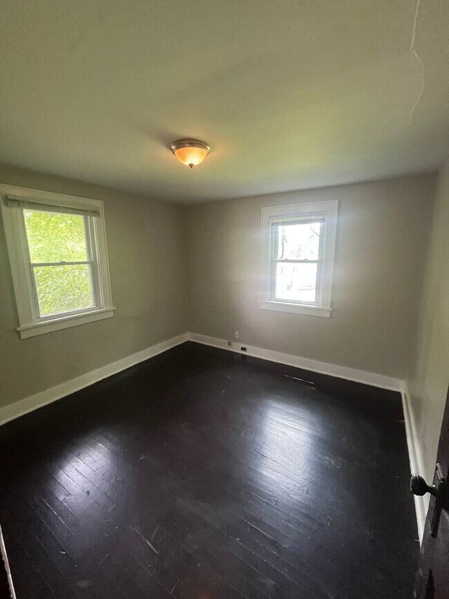 Building Photo - Section 8 Welcomed! 3 br / 1 ba Home for Rent