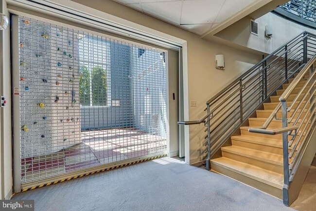 Building Photo - 2576 Eastbourne Dr