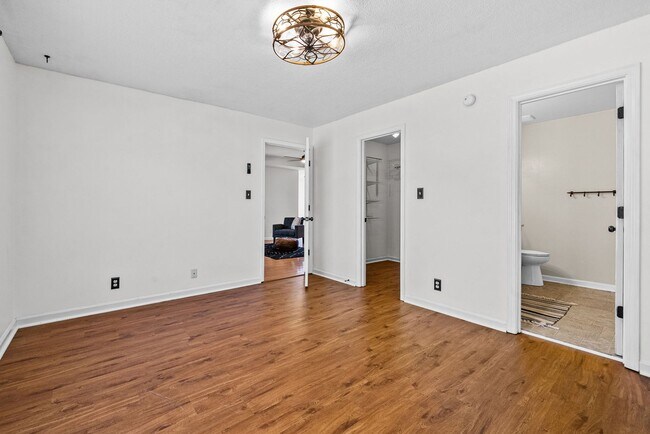 Building Photo - 1409 Janet Way Dr