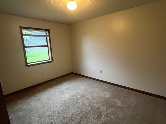Building Photo - 404 Hunter Ridge Ln