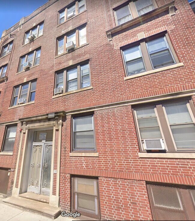Building Photo - 319 Summit Ave