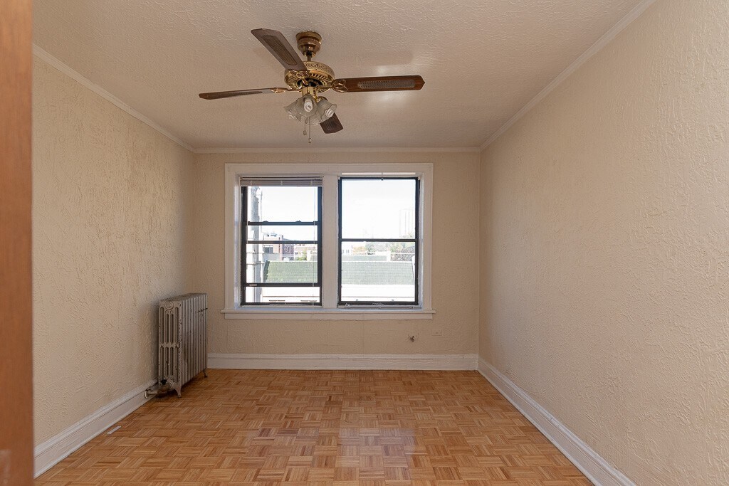 Building Photo - 717 W Belmont Ave
