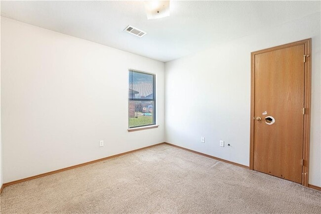 Building Photo - 414 E Southern Trace Dr