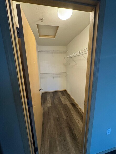 Building Photo - 805 Harrington Pl SE