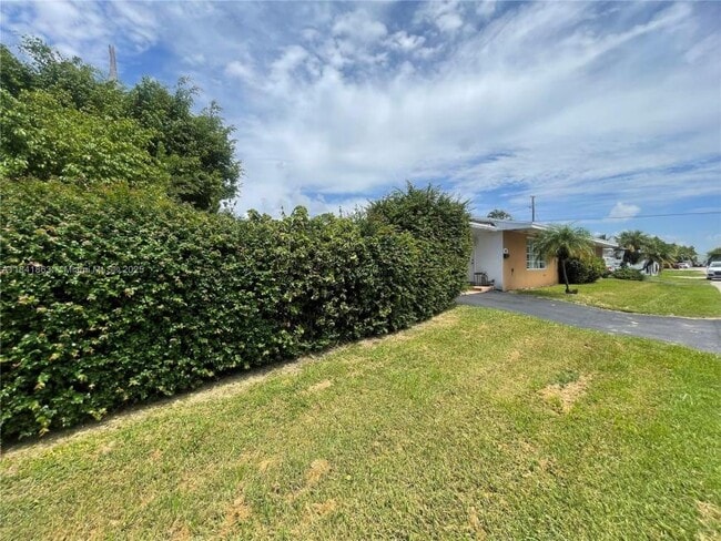Building Photo - 2 bedroom in Hollywood FL 33020