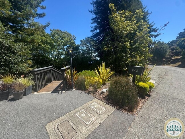 Building Photo - Tranquil & Sun Drenched 3BR|3BR in Heart o...
