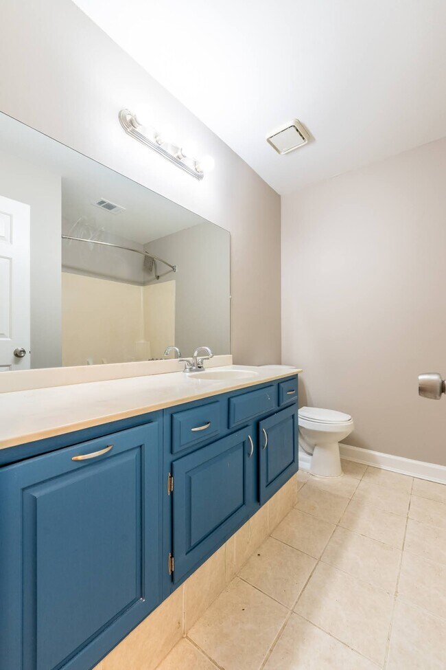 Building Photo - 2496 Leeshire Rd