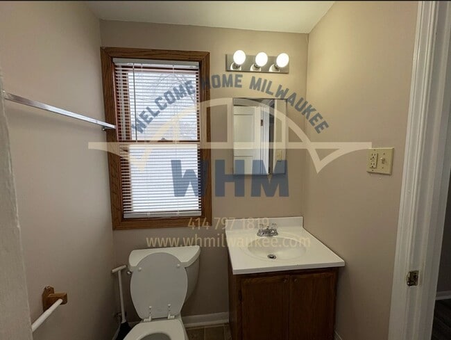 Building Photo - 4508 W Crawford Ave