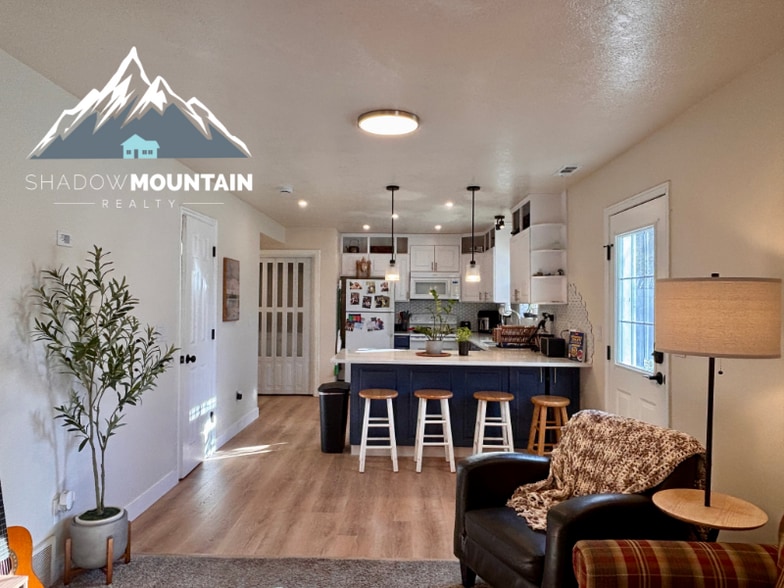 Building Photo - 408 Spring Ln