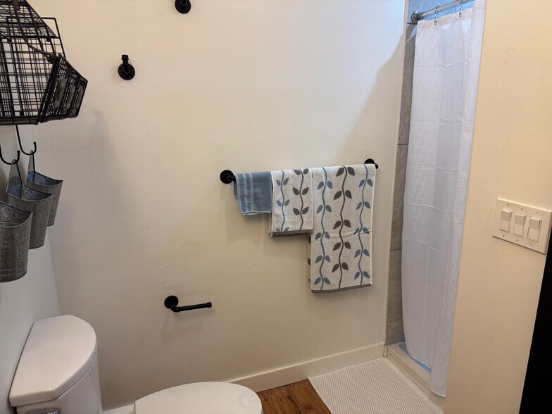 Building Photo - 1925 E Brill St